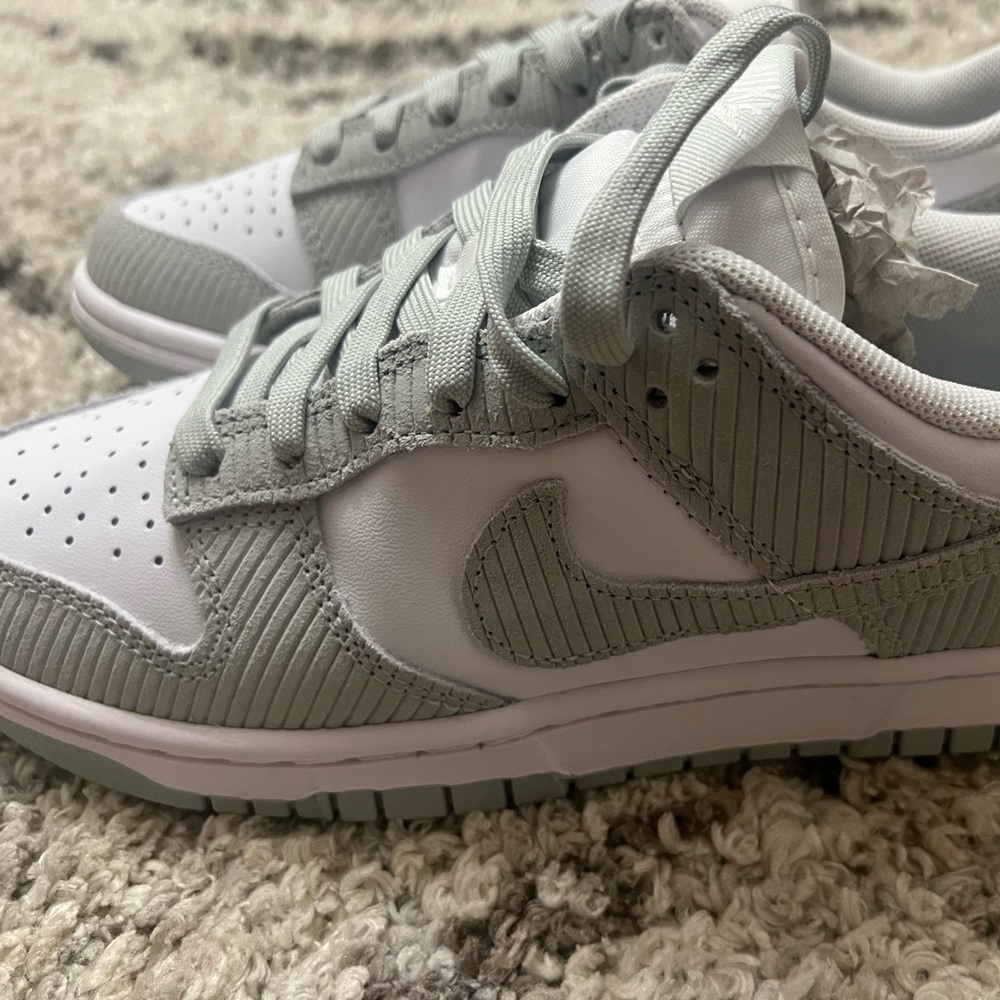 Nike Dunk Low - White / light silver